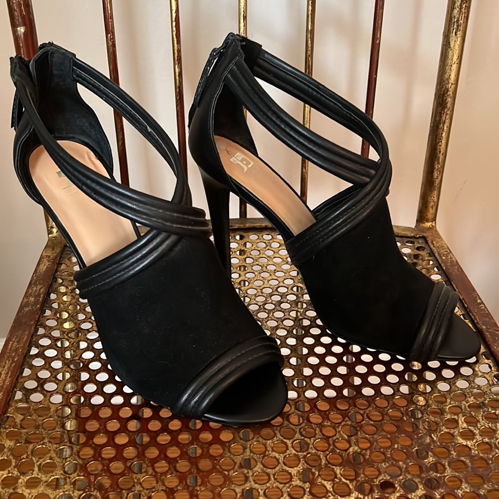 Joe’s Jeans Black Suede Peep Toe Sandal NWOT - Picture 3 of 10
